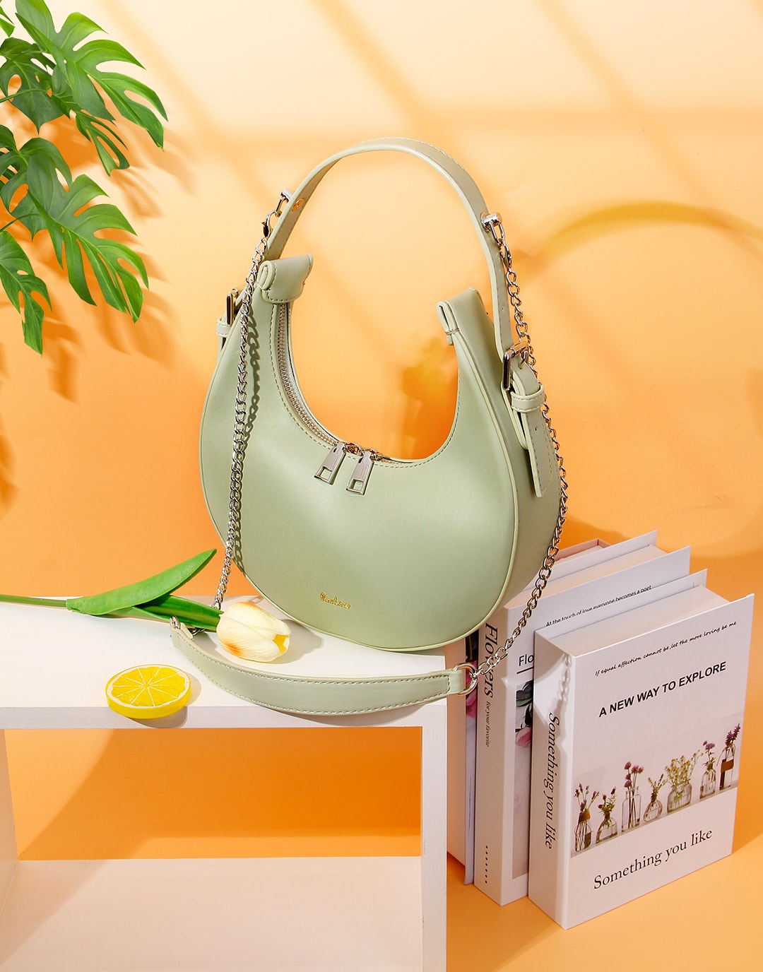 Hot search crescent handbag, 1 piece, solid acrylic chain