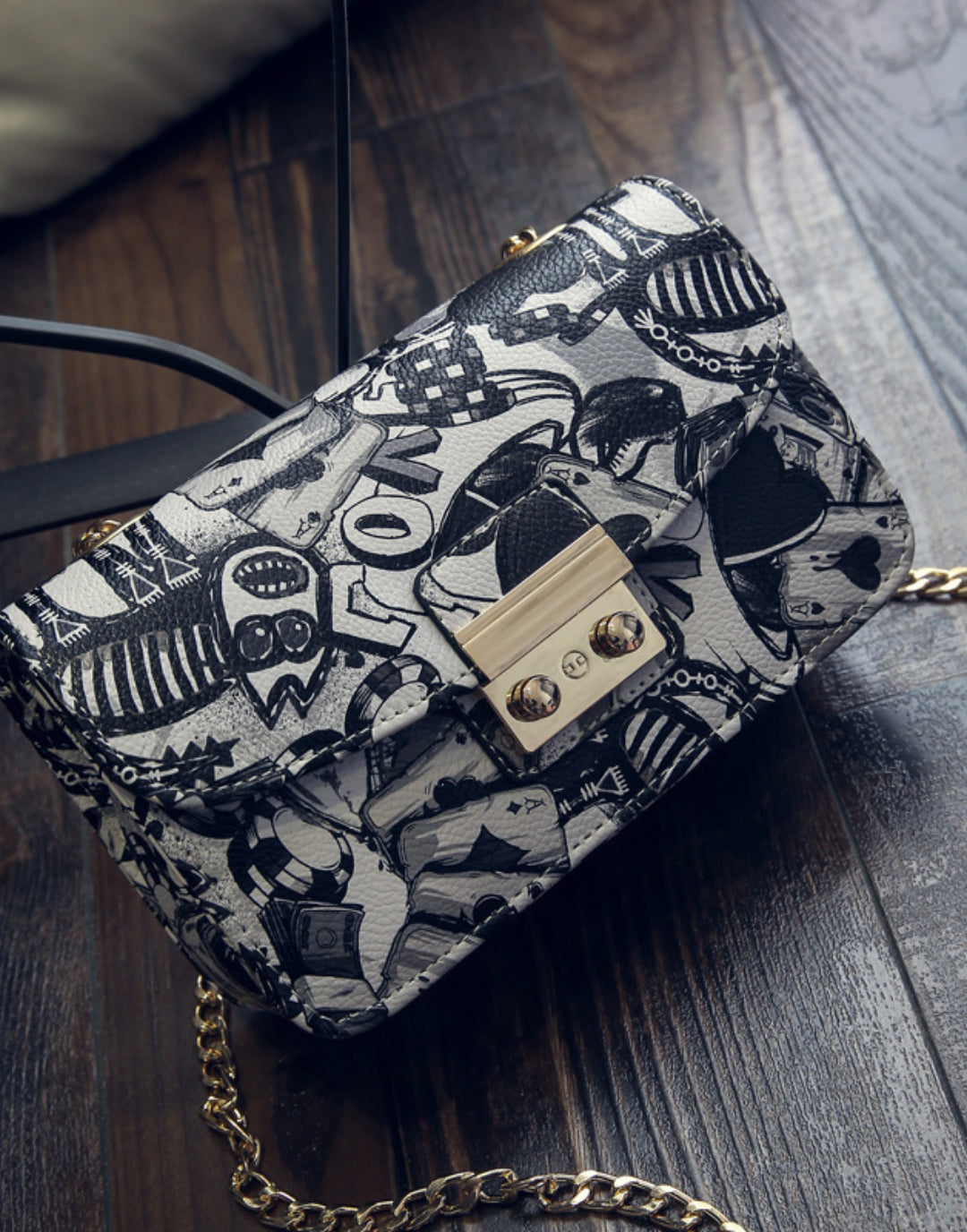 Yenesy Graffiti Lock Chain Shoulder Crossbody Bag-Hot Sale